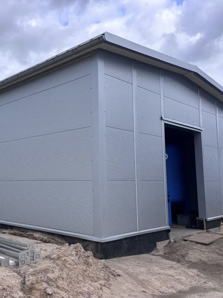 Hala produkcyjna z boku